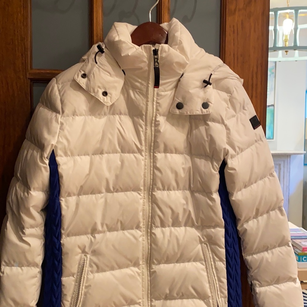 Women’s small bogner fire and ice ski jacket.